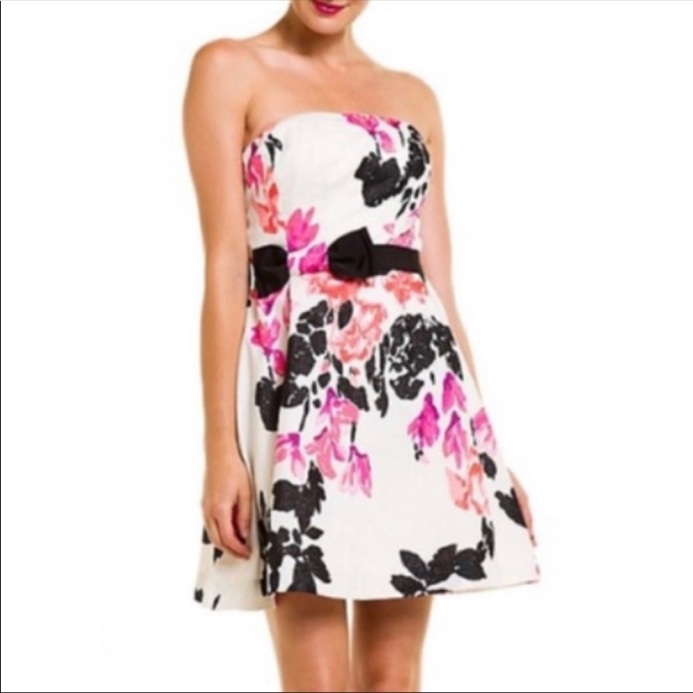 Lilly Pulitzer Amberly Strapless dress in Cameo White Stroke of Midnight print.